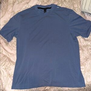 Lululemon Men's Blue T-Shirt